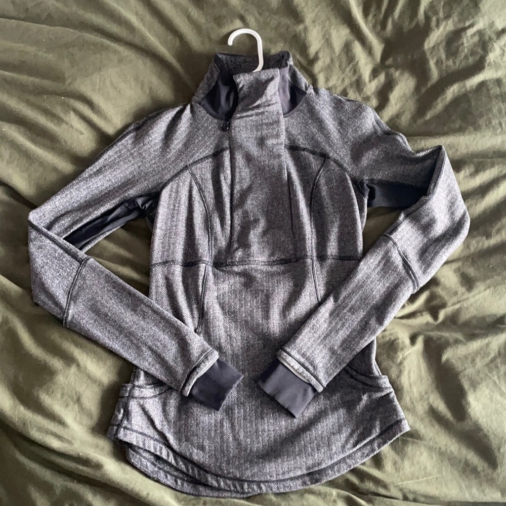 LULULEMON GREY HALF ZIP SIZE 4